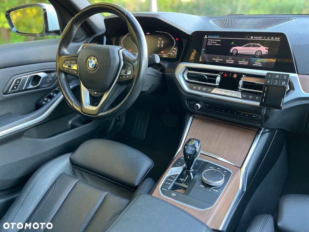BMW Seria 3 330i - 25