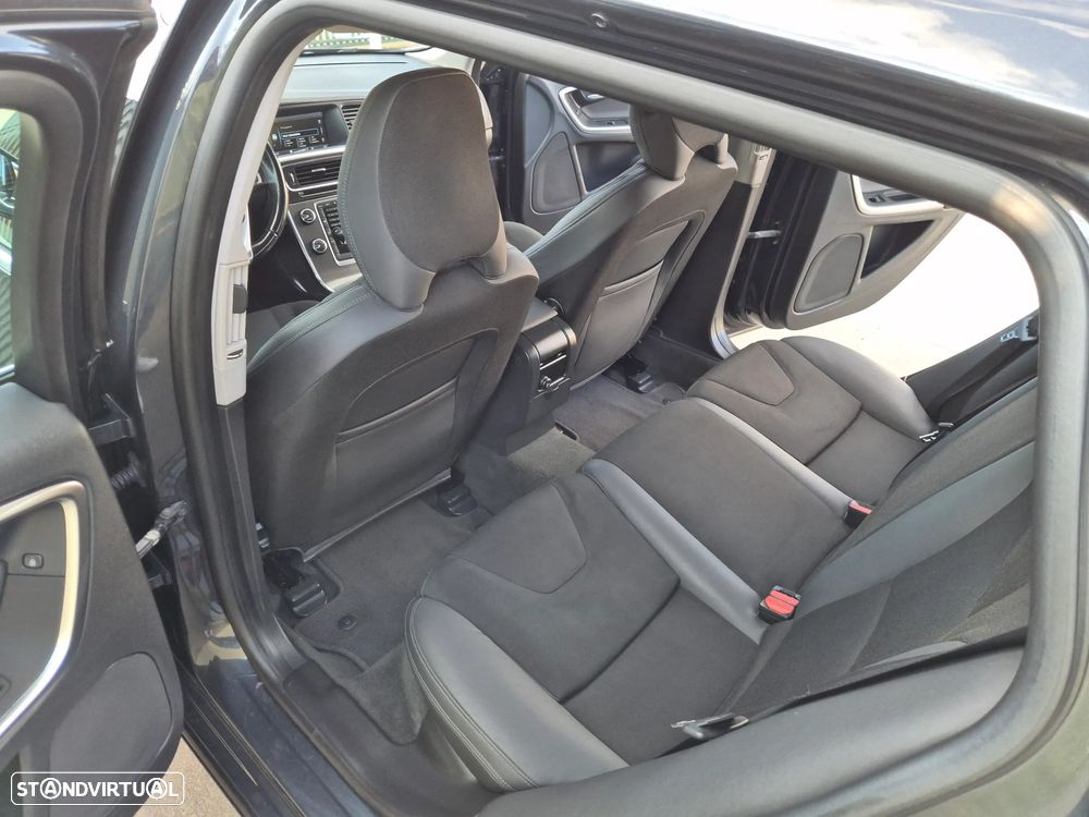 Volvo V60 1.6 D2 Momentum Eco - 14