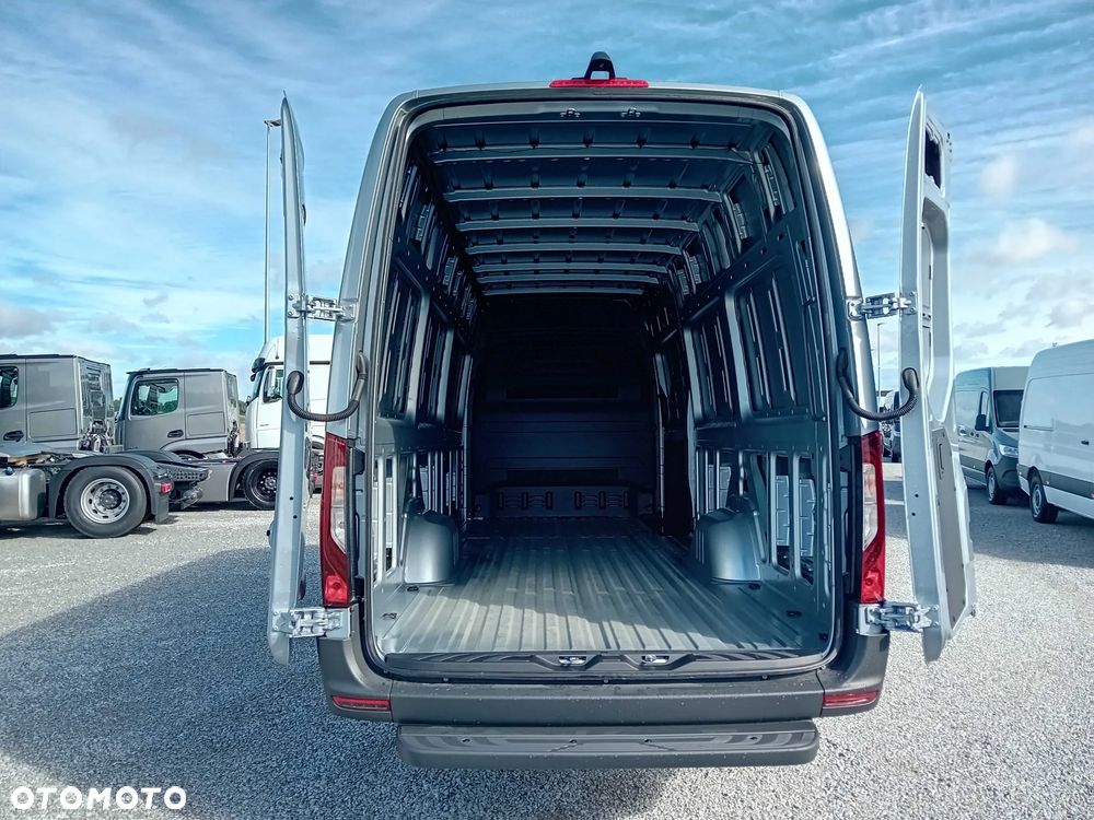 Mercedes-Benz Sprinter - 12