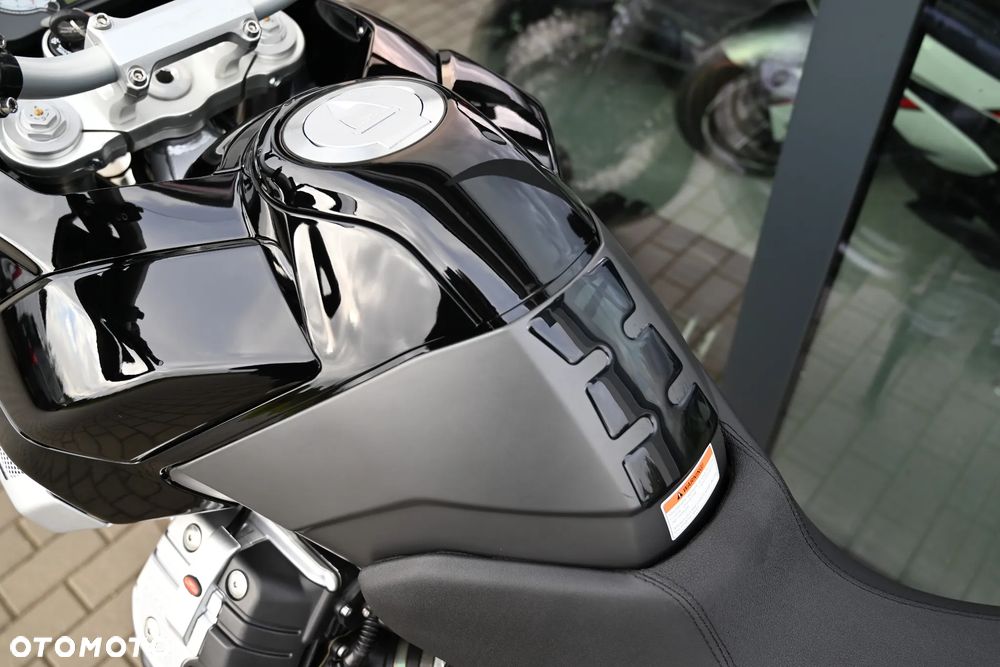 Moto Guzzi Stelvio - 27