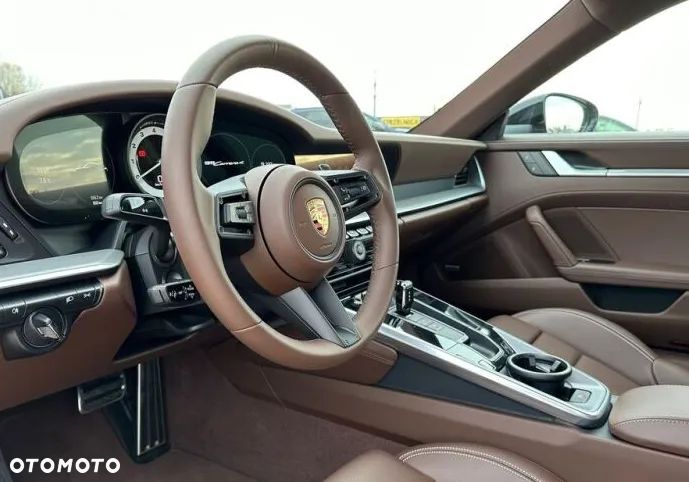 Porsche 911 Carrera 4 - 8