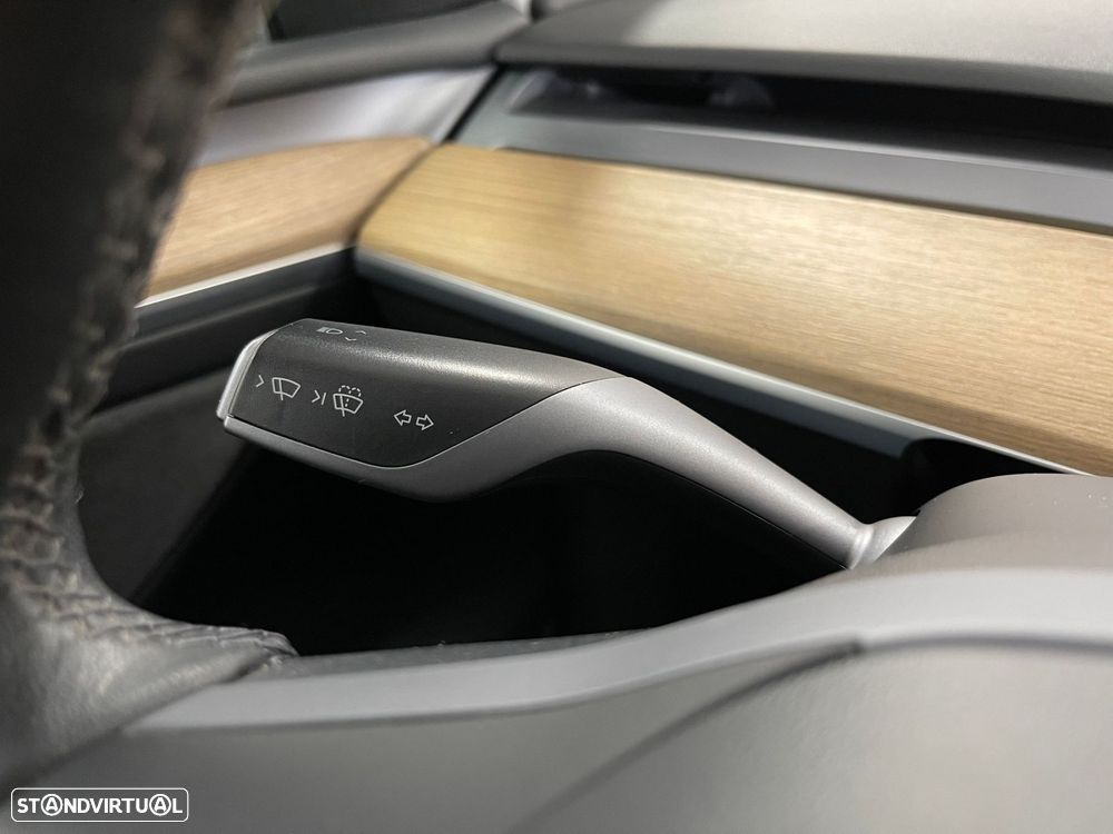 Tesla Model Y Performance Dual Motor AWD - 32