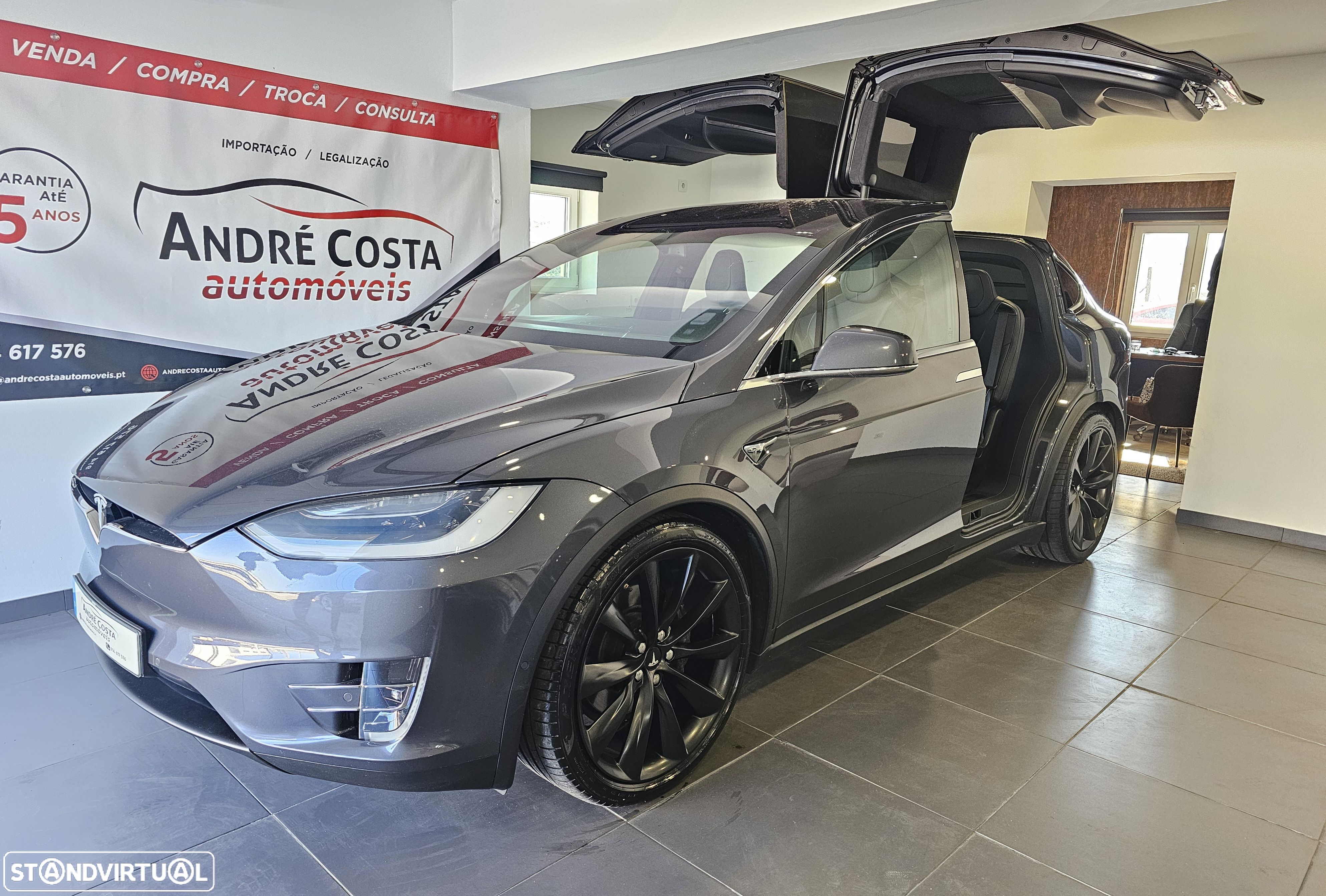 Tesla Model X - 1
