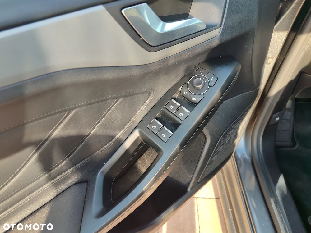 Ford Focus 1.0 EcoBoost Hybrid ST-LINE - 17