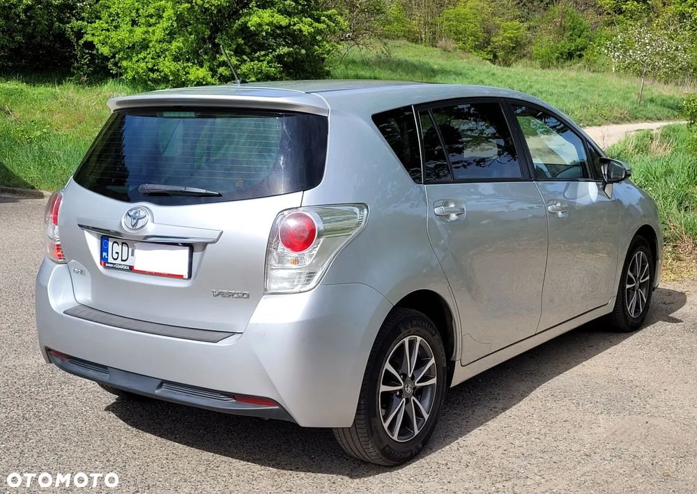 Toyota Verso 1.6 Premium - 24