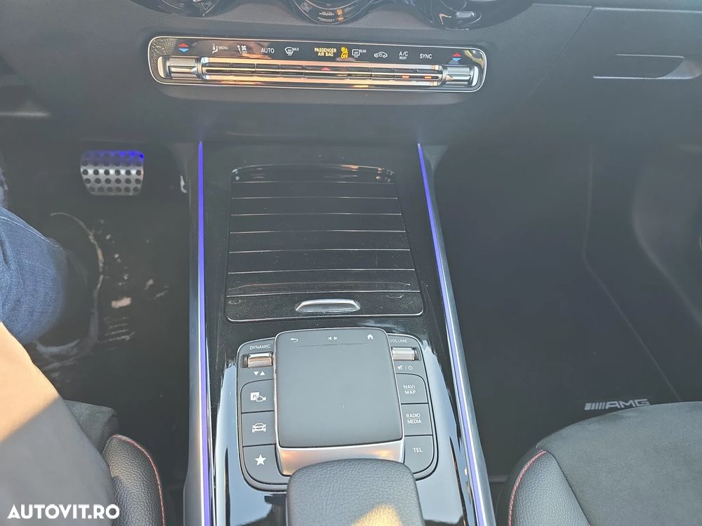 Mercedes-Benz GLB - 14