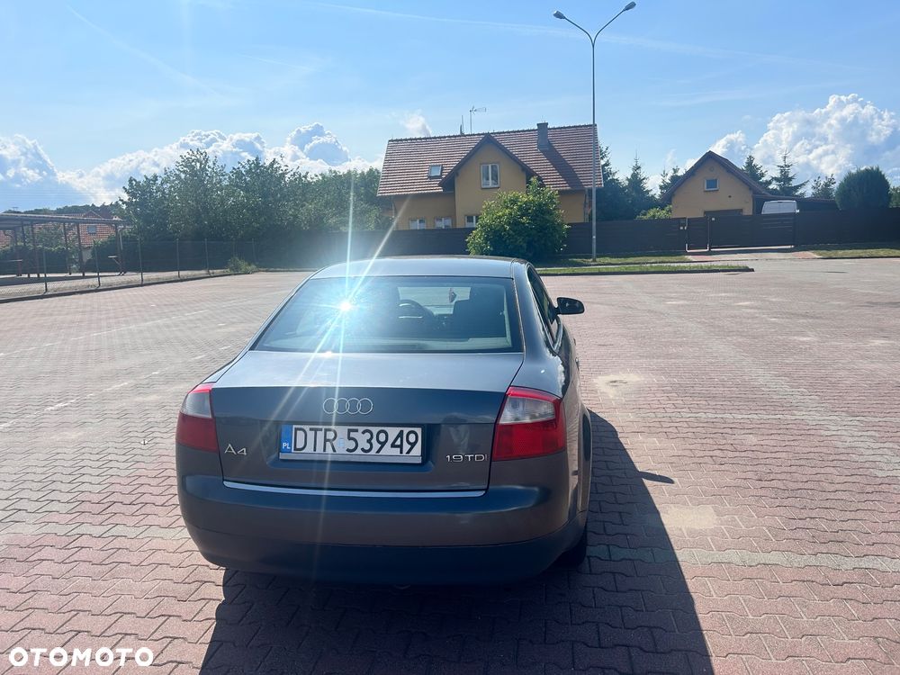 Audi A4 Limousine - 5
