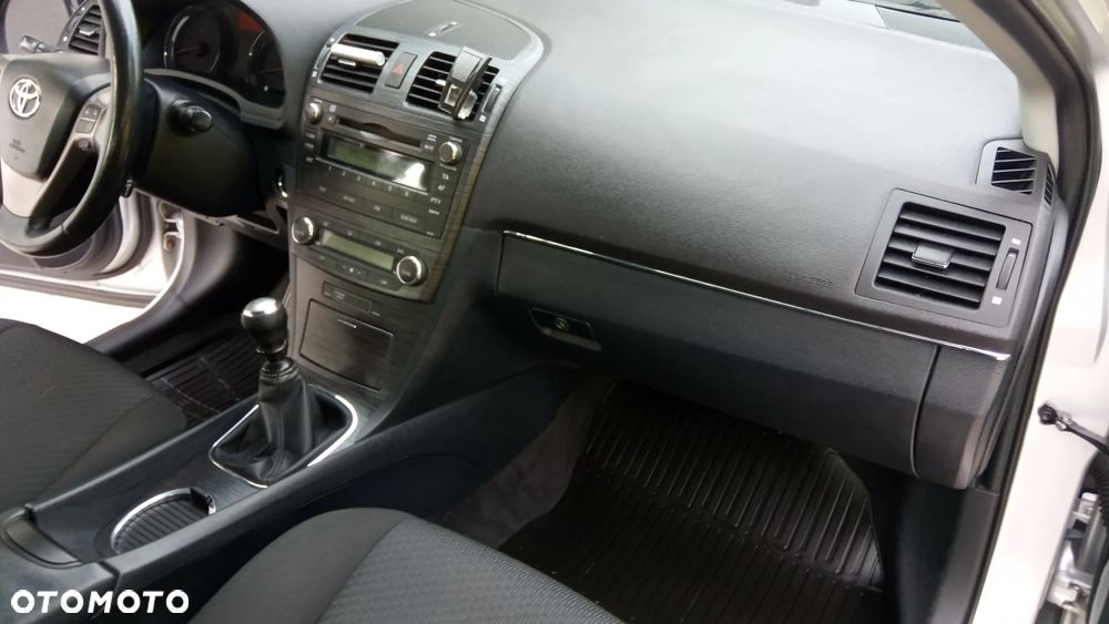 Toyota Avensis 1.8 Sol - 21