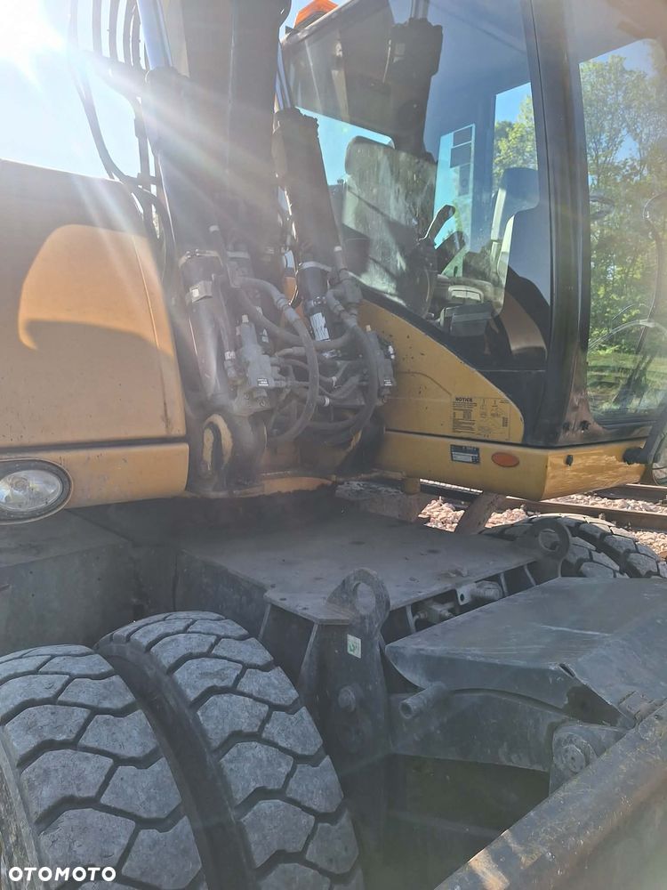 Caterpillar - 14