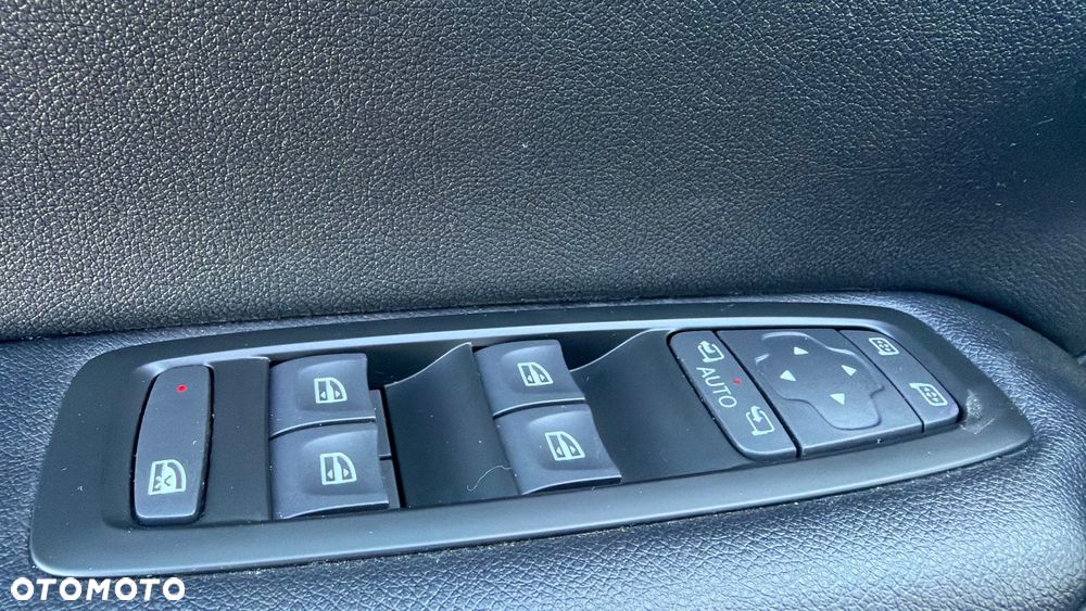 Renault Megane ENERGY TCe 100 LIMITED - 24