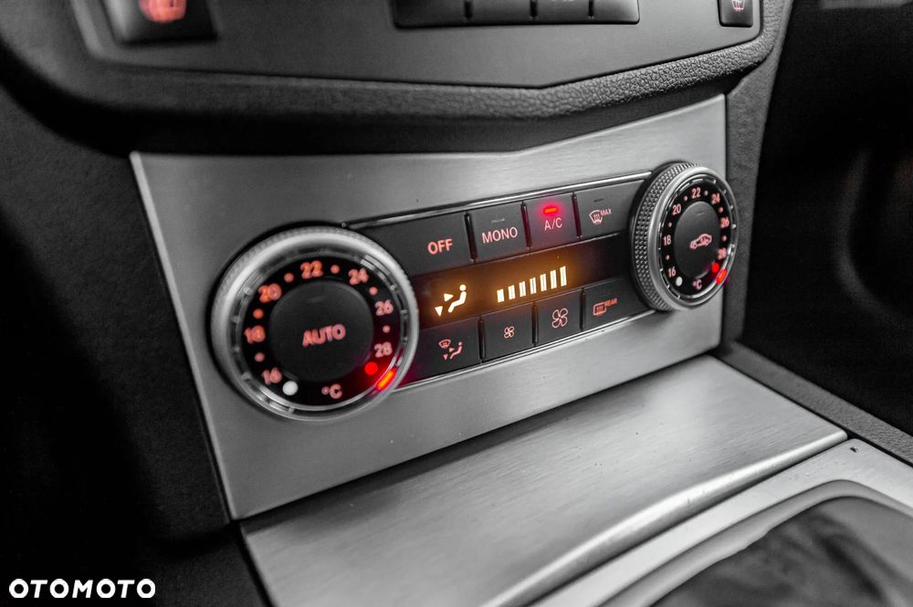 Mercedes-Benz Klasa C 200 7G-TRONIC Avantgarde Edition - 33