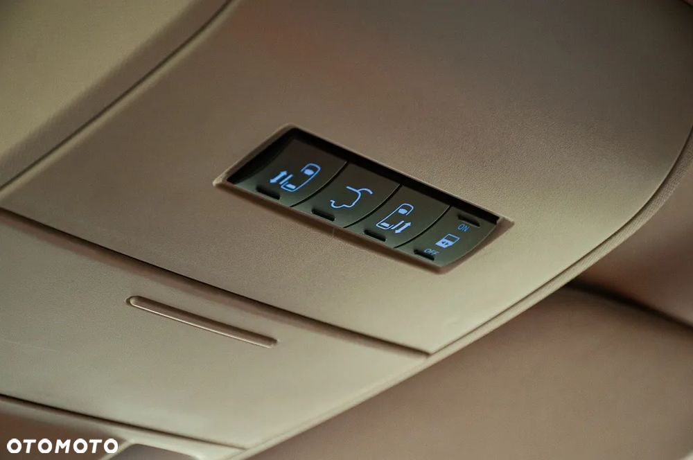 Lancia Voyager 3.6 Platinum - 29