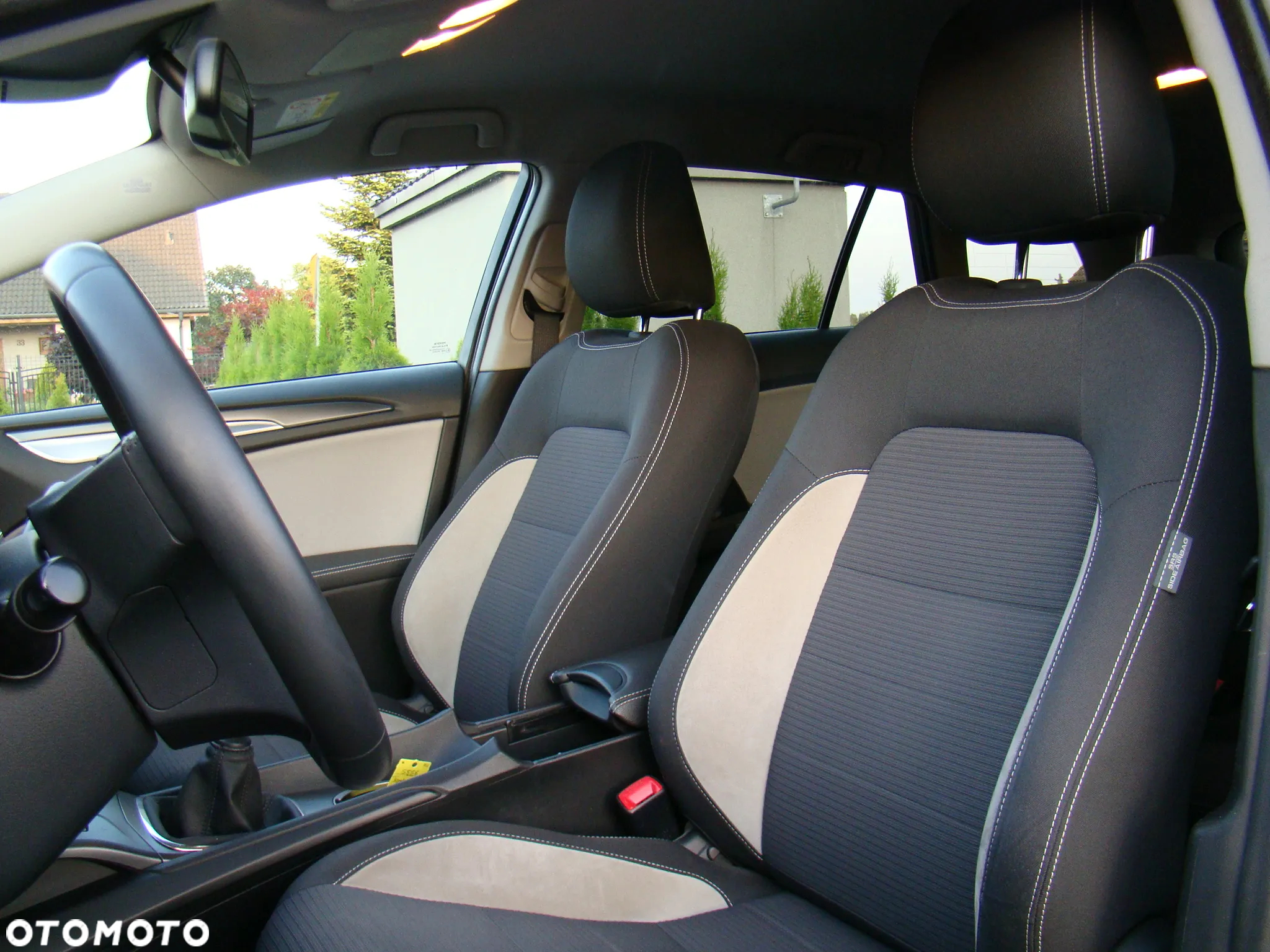 Toyota Avensis 2.0 D-4D Premium - 23