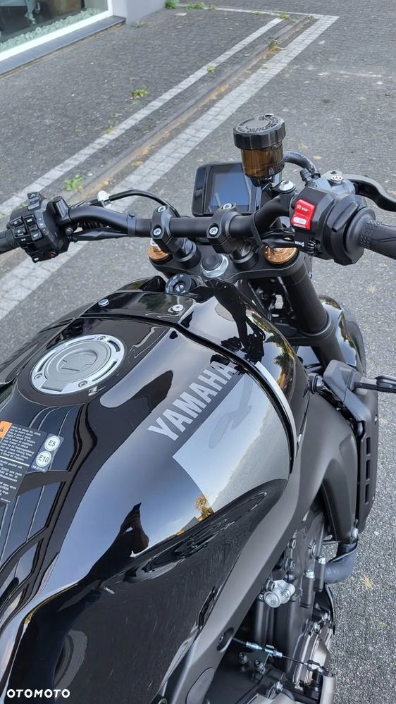 Yamaha XSR - 8