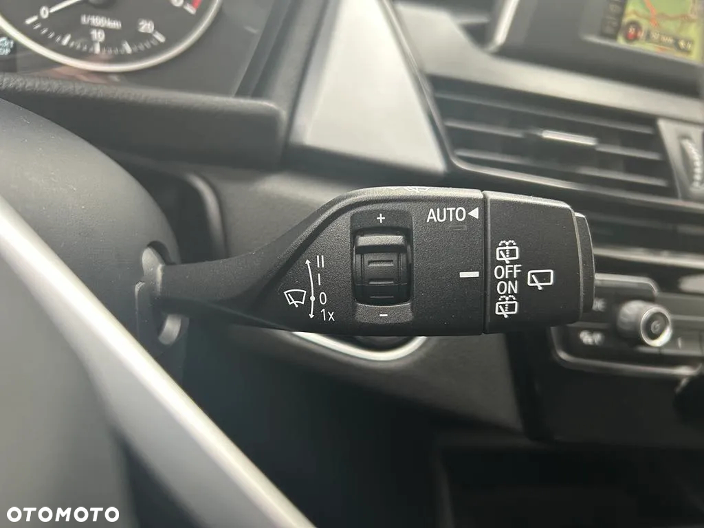 BMW Seria 2 218d - 16