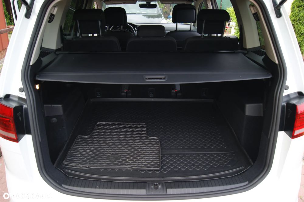 Volkswagen Touran 2.0 TDI SCR DSG ACTIVE - 29