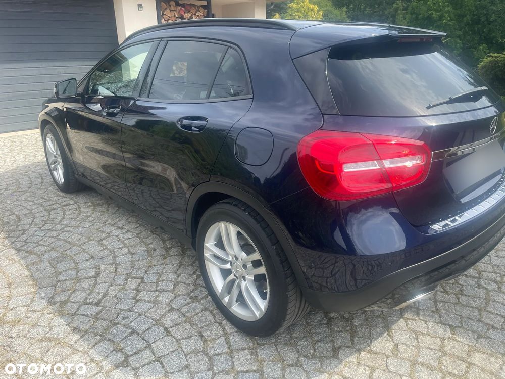 Mercedes-Benz GLA 200 7G-DCT - 11