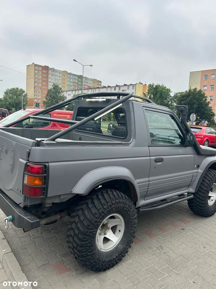 Mitsubishi Pajero - 4