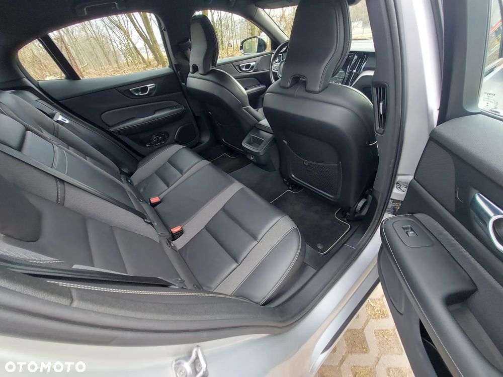 Volvo S60 T4 R-Design - 25