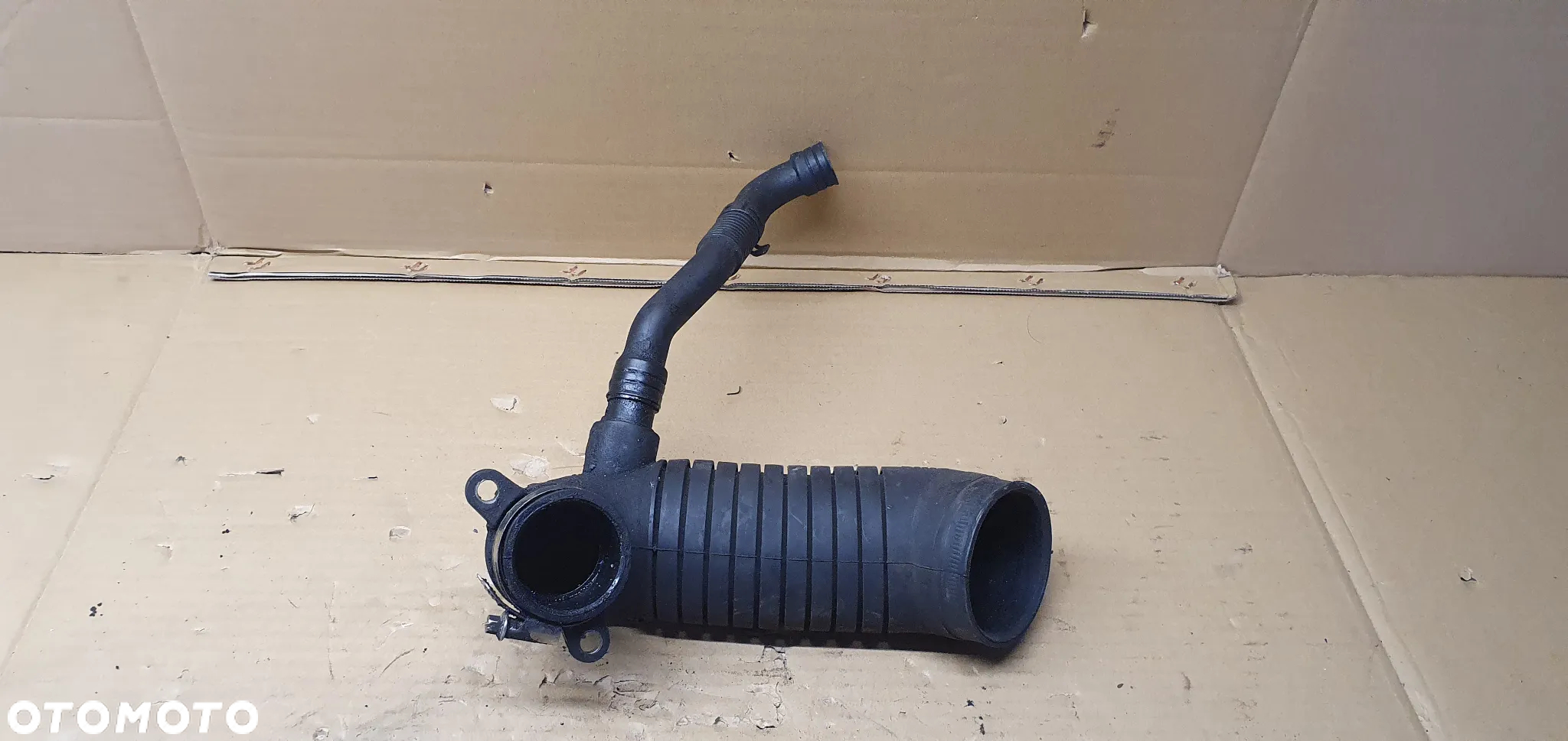 Rura dolot przewód powietrza VW Passat B5 FL 1.9 TDI 8D0129615J - 2