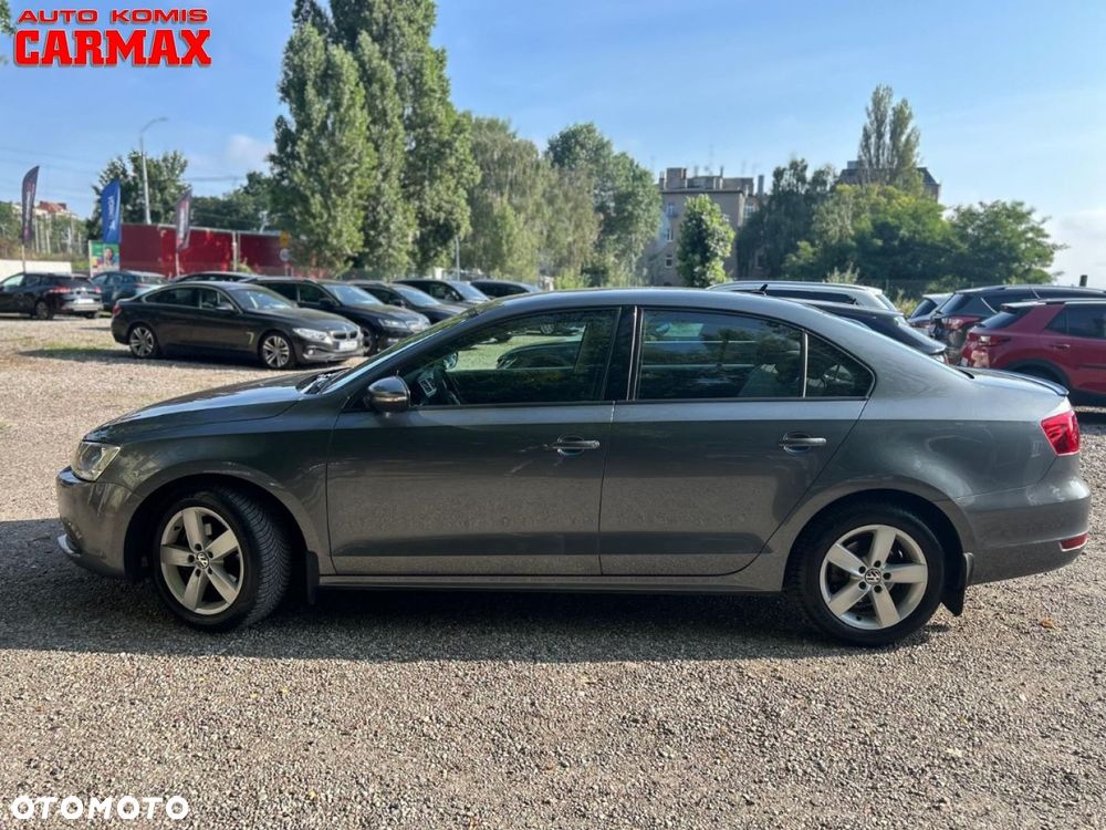 Volkswagen Jetta 1.6 TDI Comfortline - 5