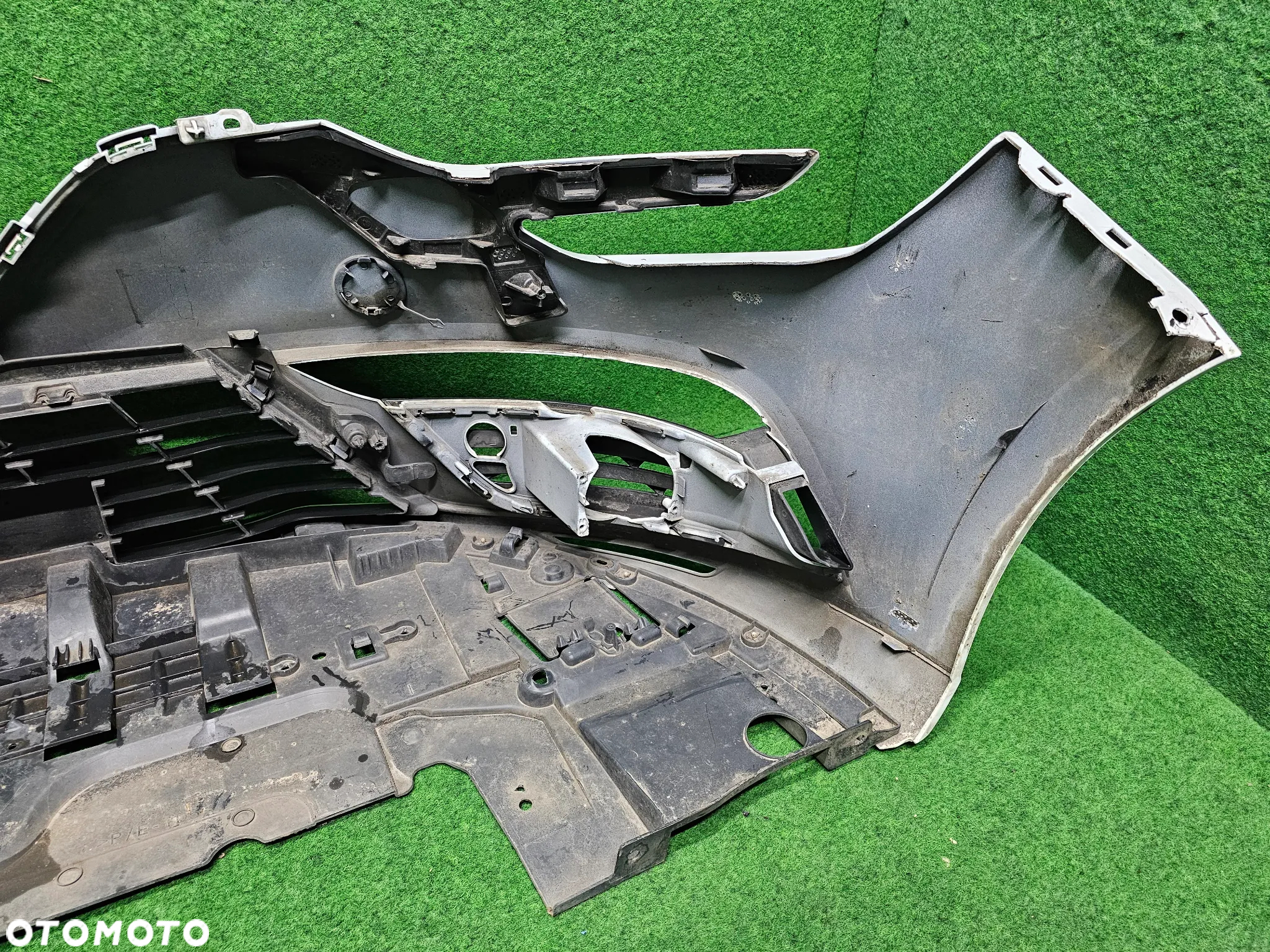 RENAULT MEGANE IV ----> ORYGINALNY ZDERZAK PRZÓD - 13