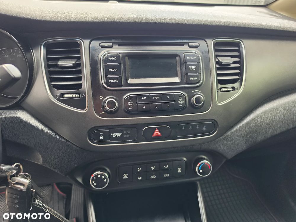 Kia Carens 1.6 GDI Attract - 26
