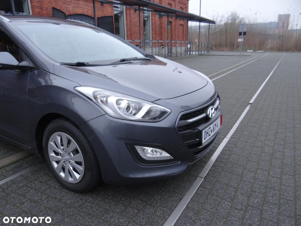 Hyundai i30 blue Kombi 1.6 CRDi Classic Navigation - 14