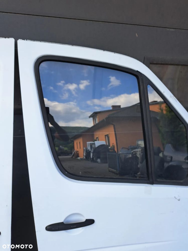 Mercedes Sprinter W906 drzwi prawy przód bez rdzy - 3