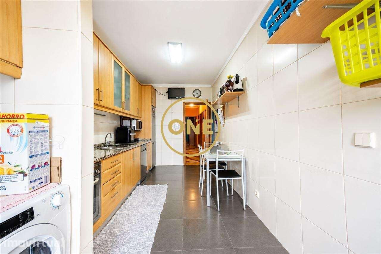 Apartamento T2 Junto ao Metro em Mindelo com Garagem para 3 Carros! - Grande imagem: 3/23