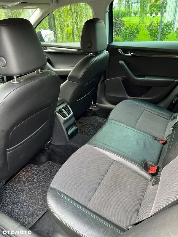 Skoda Octavia ver-2-0-tdi-elegance-dsg - 7