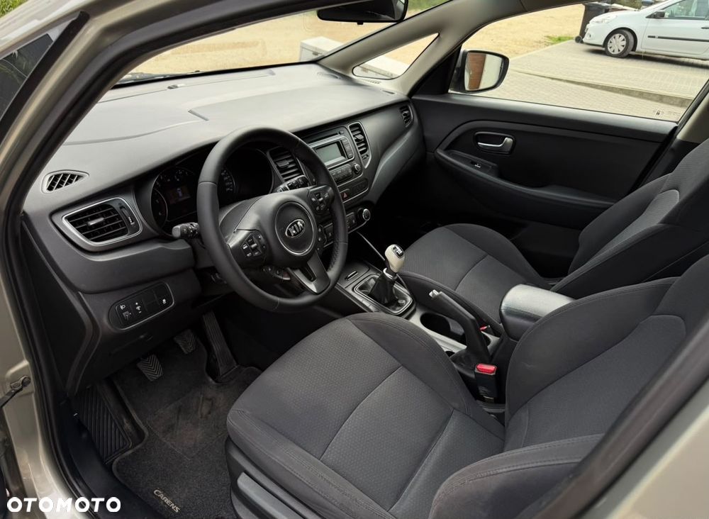 Kia Carens 1.7 CRDi M 7os - 6