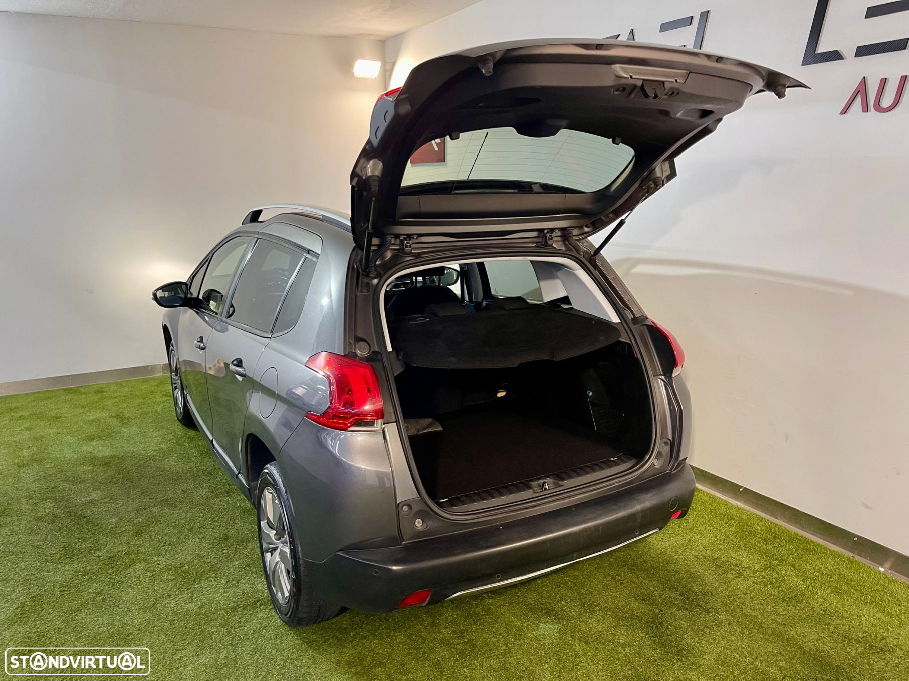 Peugeot 2008 1.6 BlueHDi Style - 24