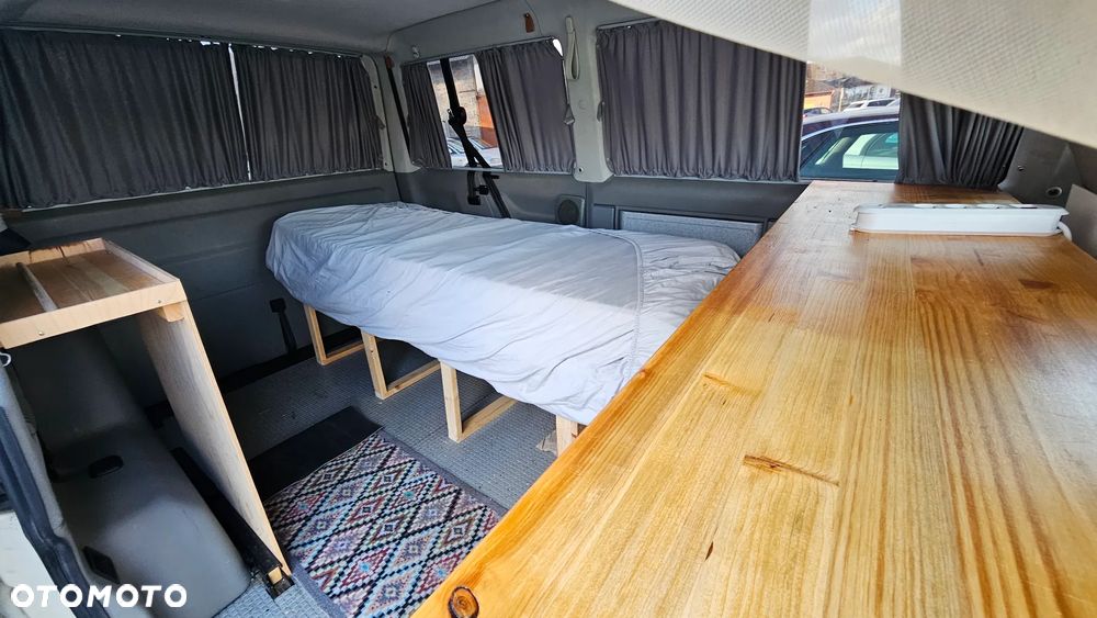 Volkswagen Multivan - 25