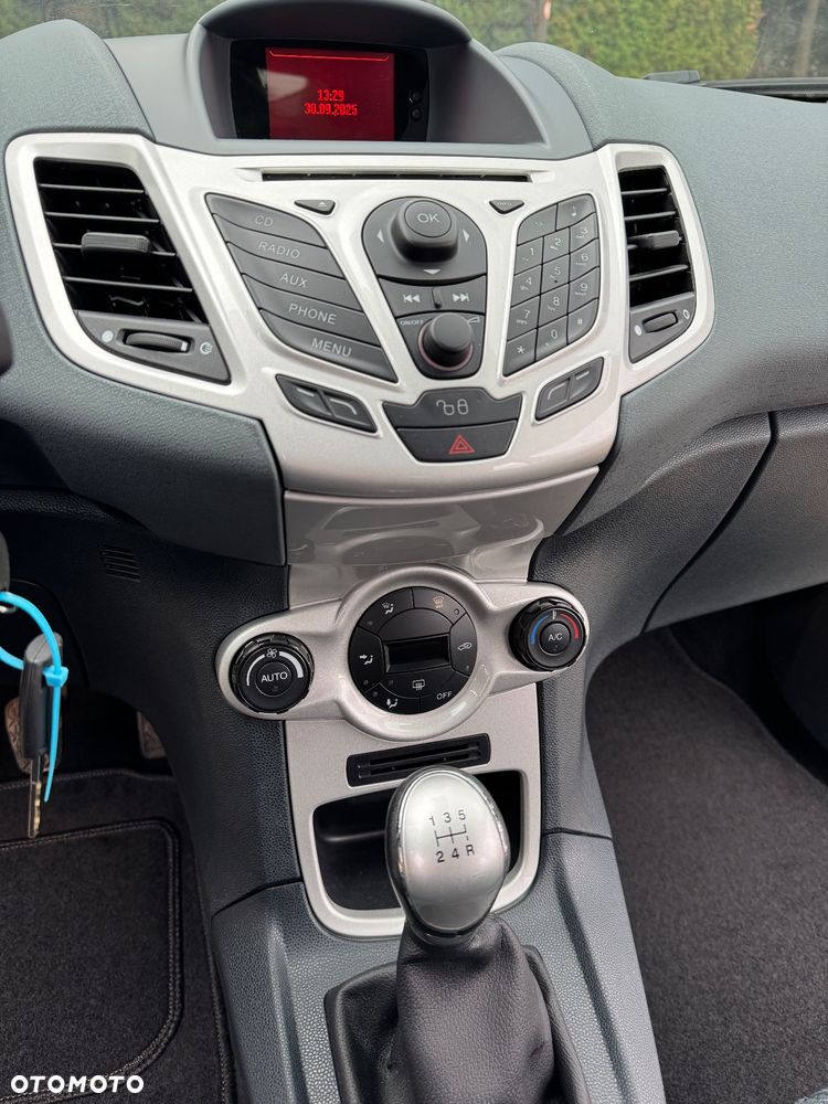 Ford Fiesta 1.6 Titanium EU5 - 12