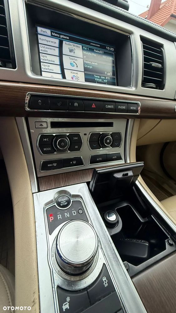 Jaguar XF 2.0 T Luxury - 26