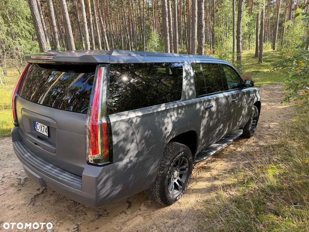 Chevrolet Suburban - 15