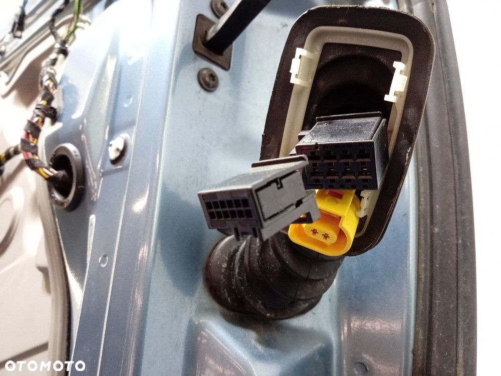 SKODA OCTAVIA II DRZWI PRZÓD LEWE PRZEDNIE LF5X - 5