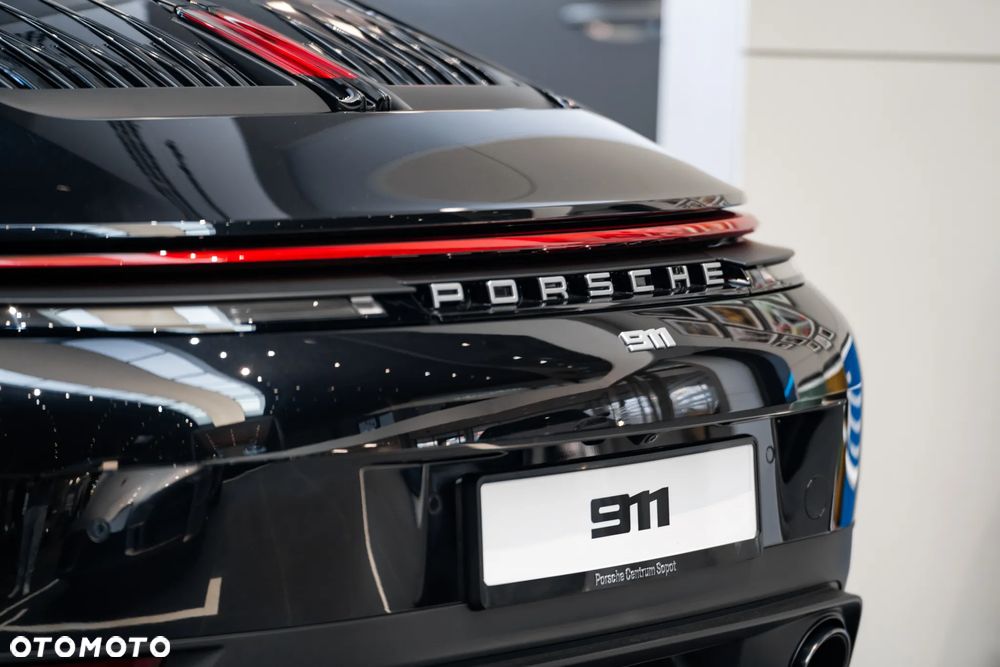 Porsche 911 Carrera - 29
