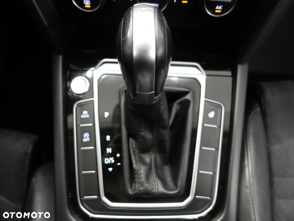 Volkswagen Passat 2.0 TDI SCR DSG Highline - 34