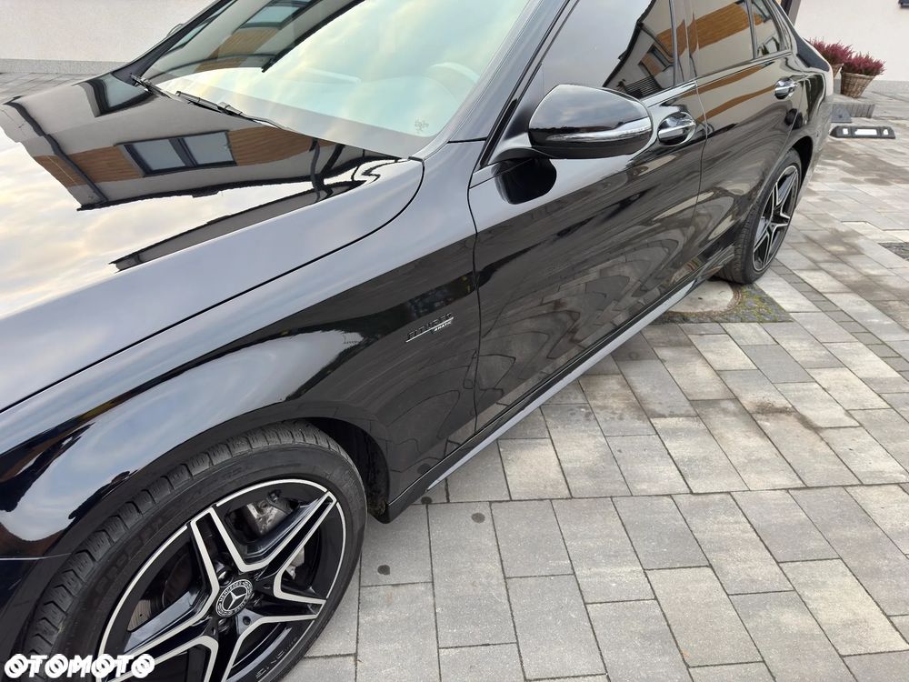 Mercedes-Benz Klasa C 300 4Matic 9G-TRONIC AMG Line - 11