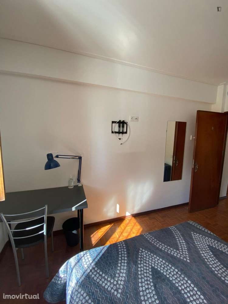 Quarto - localizado em Coimbra - Grande imagem: 2/14