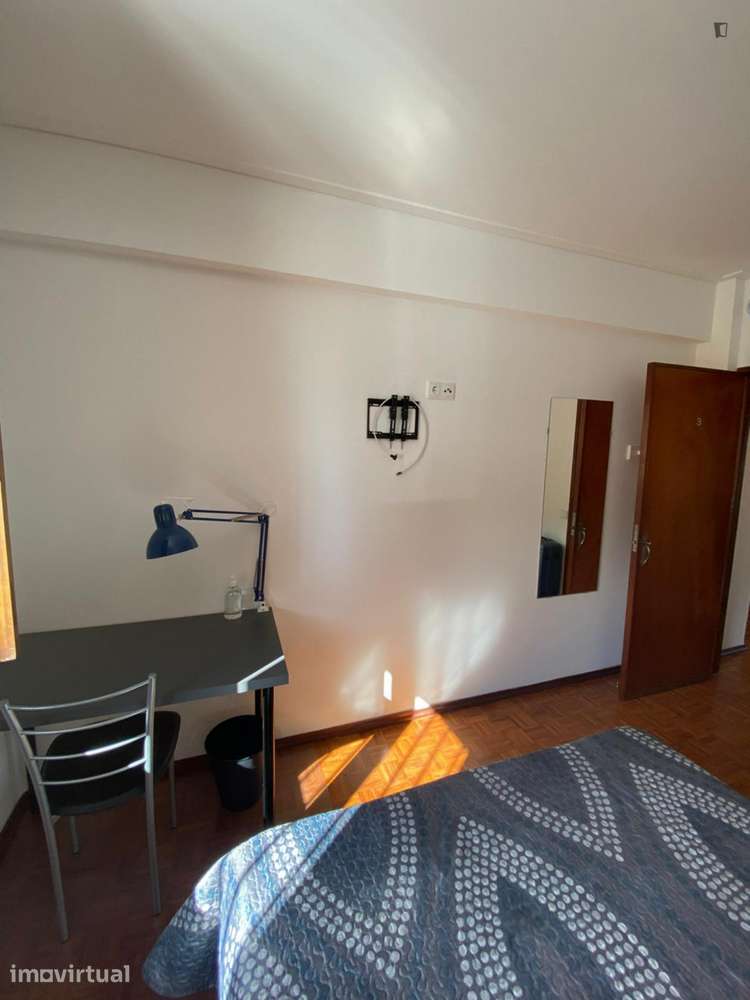 Quarto - localizado em Coimbra - Grande imagem: 2/14