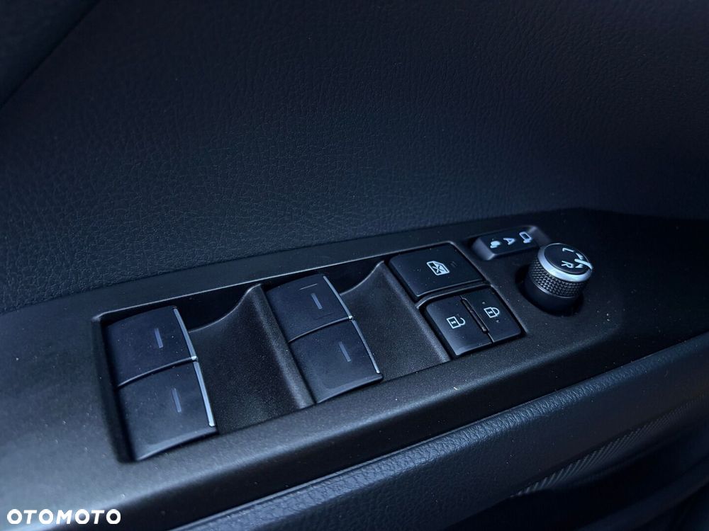 Toyota Camry 2.5 Hybrid Comfort CVT - 33