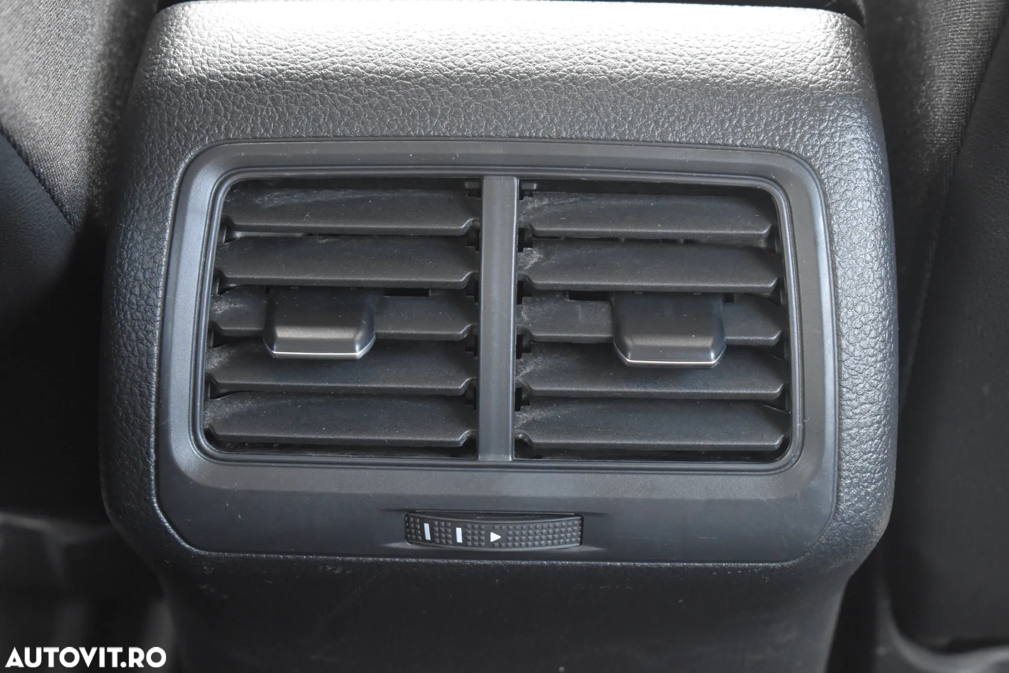 Volkswagen Golf 1.6 TDI Trendline - 31