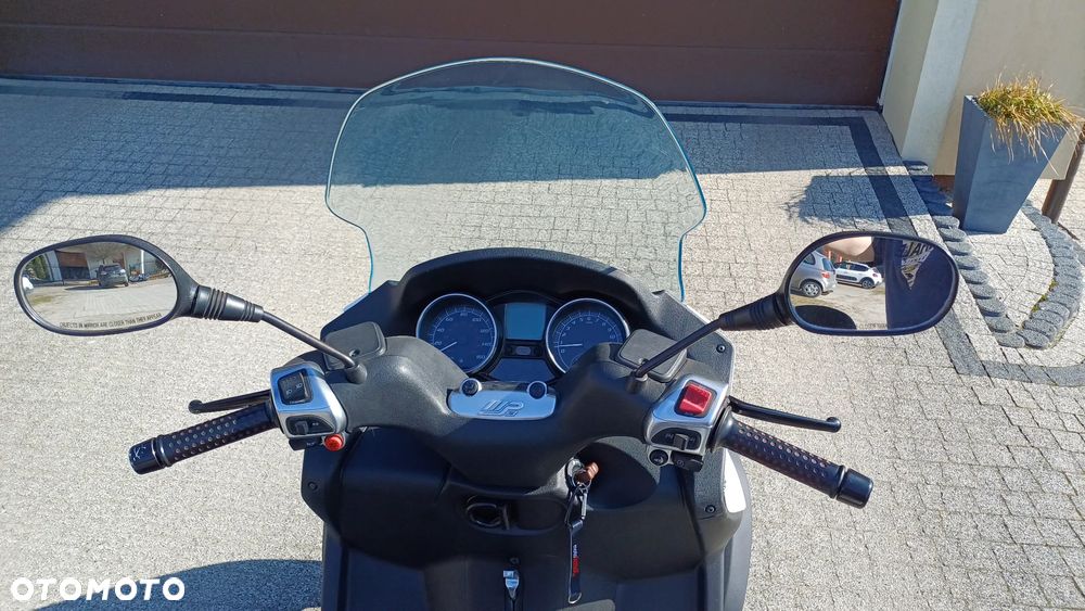 Piaggio MP-3 - 6