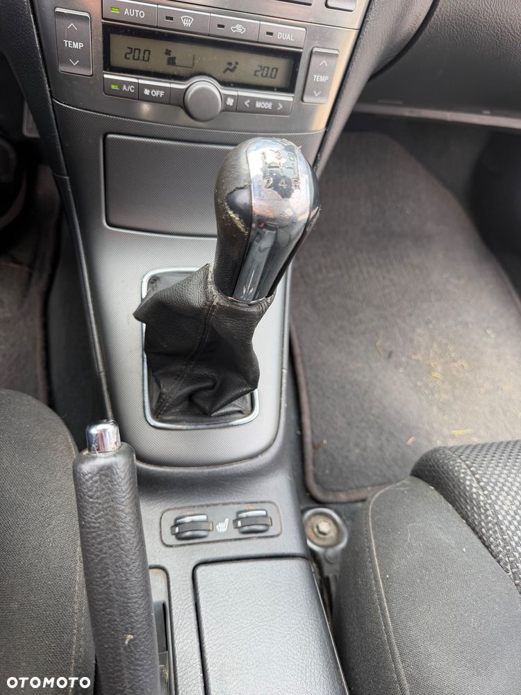 Toyota Avensis 2.0 D-4D Sol - 17