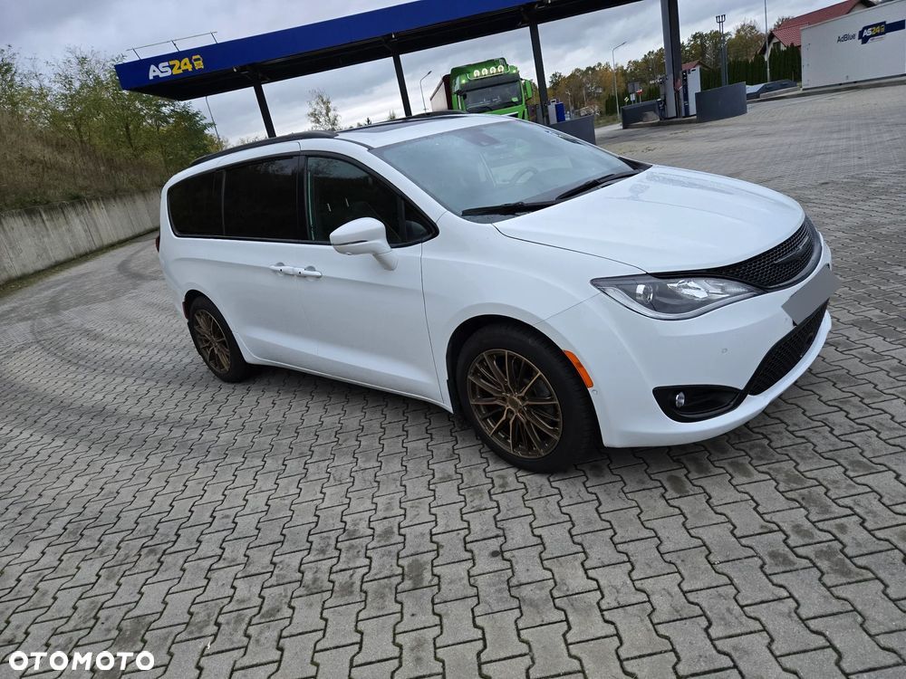 Chrysler Pacifica - 5