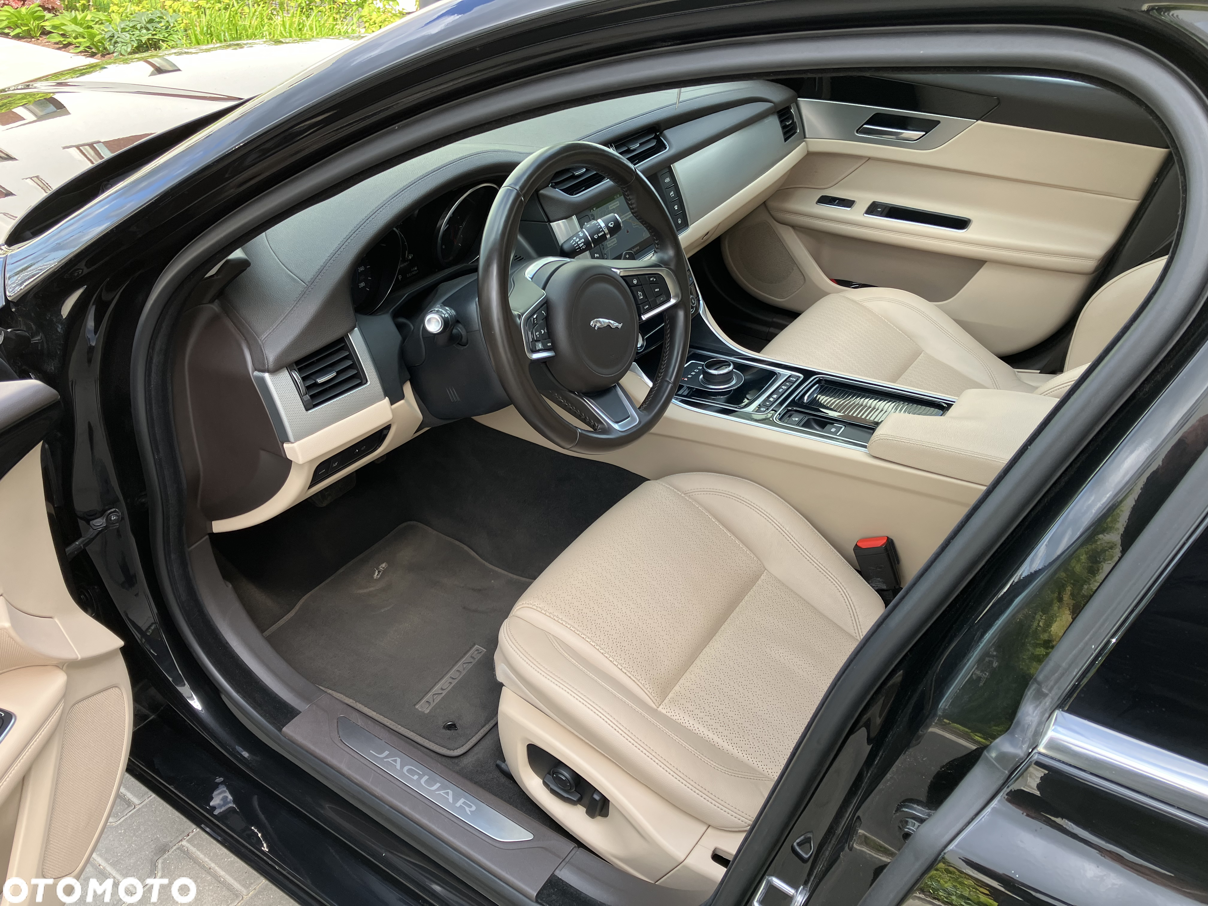 Jaguar XF 25t AWD Prestige - 17