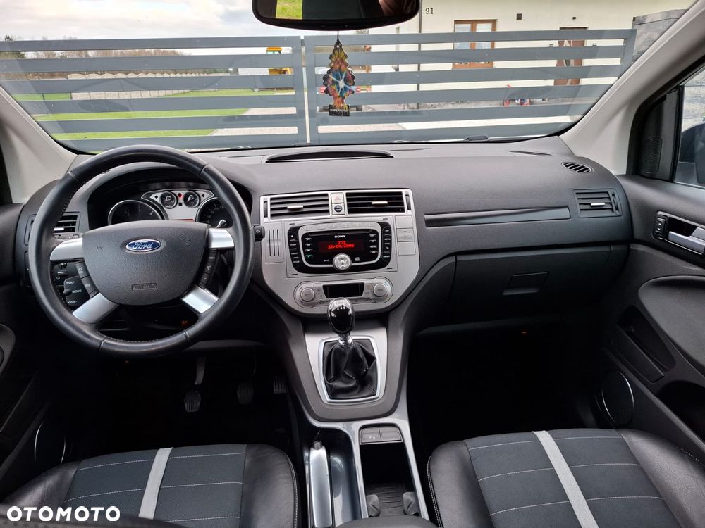 Ford Kuga 2.0 TDCi 2x4 Titanium - 12